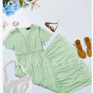 Nice spring/summer dress. Wore once to my son’s engagement party. Size M